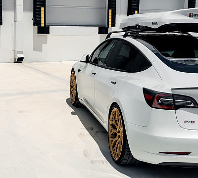 Фото дисков Vossen HF-2 на Tesla Model 3