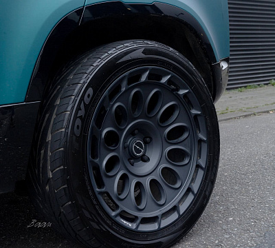 Фото дисков Brixton Forged TR21 AERO1 на Land Rover Defender II