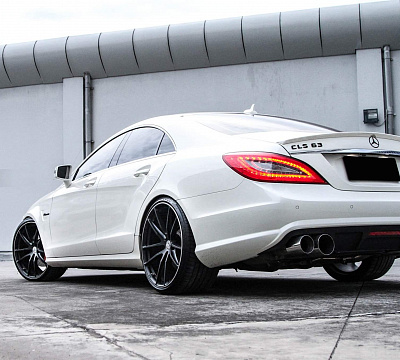 Фото дисков HRE P104 на Mercedes-Benz CLS (C218)