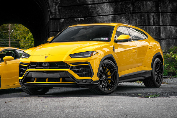 Фото дисков Brixton Forged PF9 Черный сатин на Lamborghini Urus