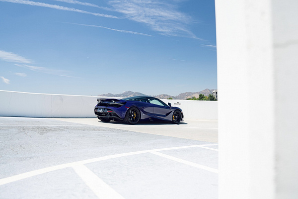 Фото дисков HRE P104SC Черный глянец на McLaren 720S