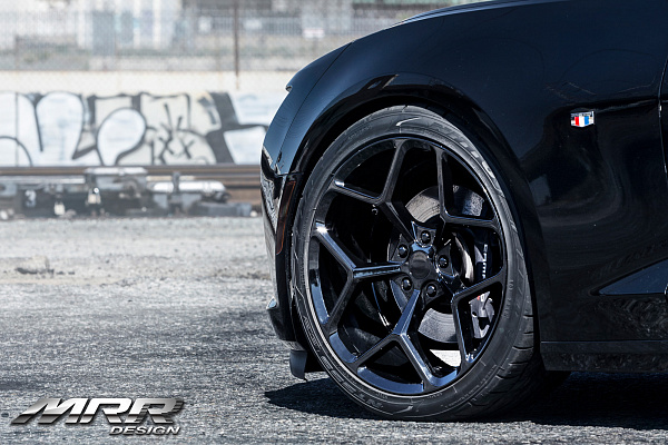 Фото дисков MRR M228 Черный глянец на Chevrolet Camaro VI