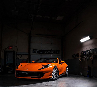 Фото дисков HRE S104SC на Ferrari 812
