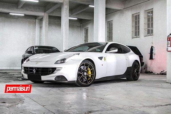 Фото дисков HRE P101 Сатиновая бронза на Ferrari FF