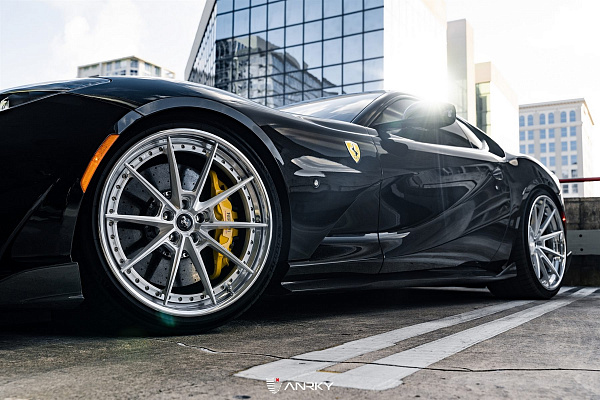 Фото дисков Anrky AN38 Глянцевый лак на Ferrari 812