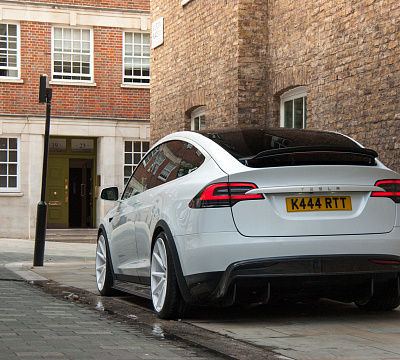 Фото дисков Vossen VFS-1 на Tesla Model X