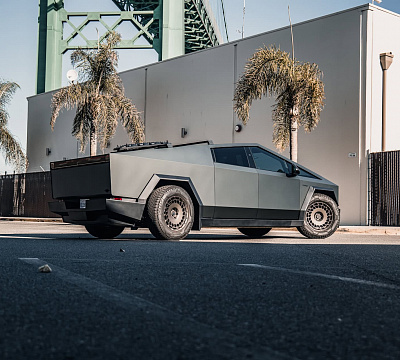 Фото дисков Brixton Forged TR09 AERO1 на Tesla Cybertruck