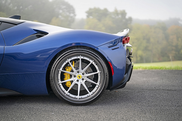 Фото дисков Strasse Wheels SV10 Track Сатиновый лак на Ferrari SF90
