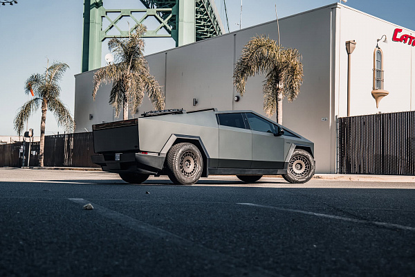 Фото дисков Brixton Forged TR09 AERO1 Другой цвет на Tesla Cybertruck