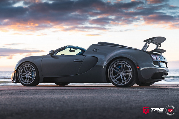 Фото дисков Vossen LC3-03T Глянцевый темный лак на Bugatti Veyron