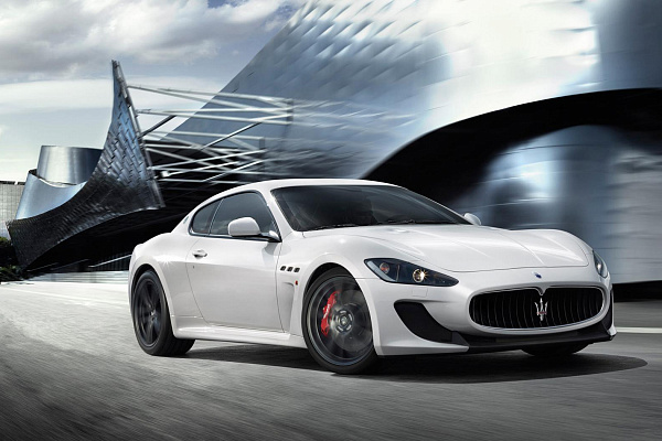Фото дисков Maserati MC Черный сатин на Maserati GranTurismo I