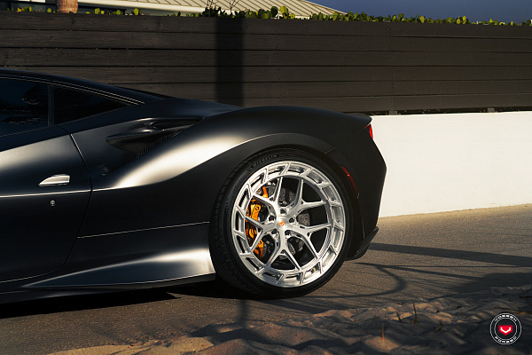 Фото дисков Vossen LC3-01T Глянцевый лак на Ferrari F8