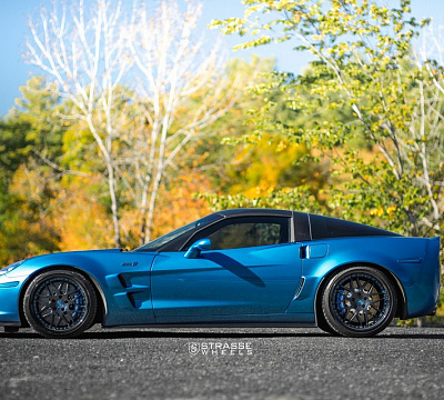 Фото дисков Strasse Wheels SV8 Signature на Chevrolet Corvette C6