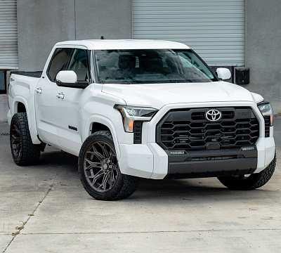 Фото дисков 4PLAY 4P83 на Toyota Tundra III