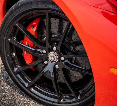 Фото дисков HRE P104 на Ferrari 458