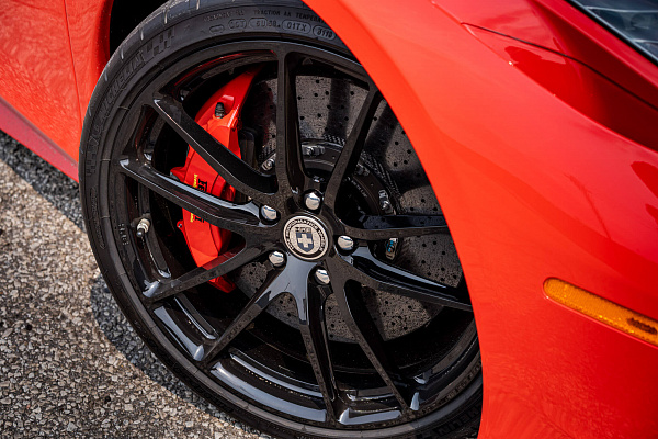 Фото дисков HRE P104 Черный глянец на Ferrari 458
