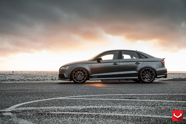 Фото дисков Vossen CVT Глянцевый графит на Audi A/S/RS 3 (8V)