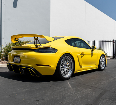 Фото дисков HRE 300 на Porsche Cayman III