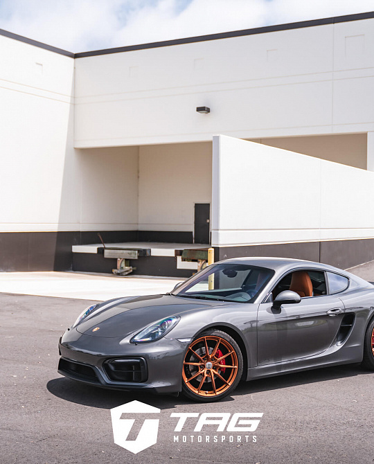 Фото дисков P104SC Сатиновая медь на Porsche Cayman II