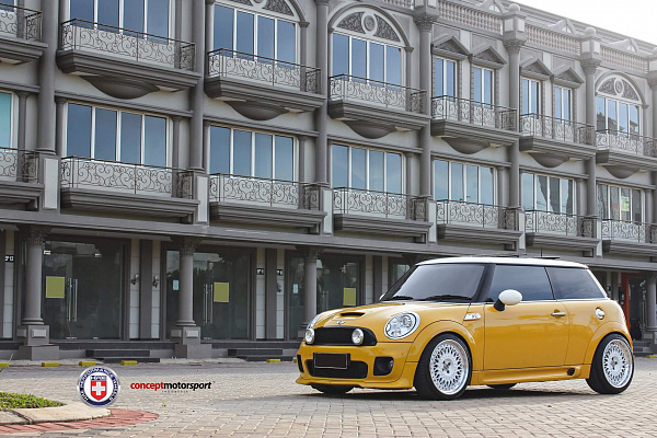 Фото дисков HRE 501 Белый глянец на MINI Cooper III