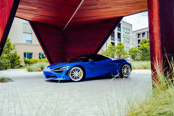 Фото дисков Strasse Wheels SV10 Deep Concave Duoblock Глянцевый лак на McLaren 720S