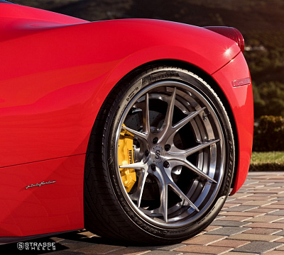 Фото дисков Strasse Wheels SM5R Deep Concave FS на Ferrari 458