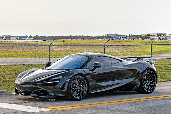 Фото дисков Strasse Wheels SV10M Deep Concave FS Другой цвет на McLaren 720S