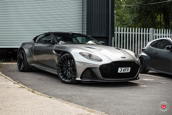 Фото дисков Vossen EVO-6TR Черный глянец на Aston Martin DBS 3
