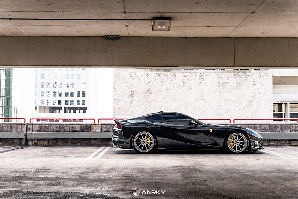 Фото дисков Anrky AN38 Глянцевый лак на Ferrari 812