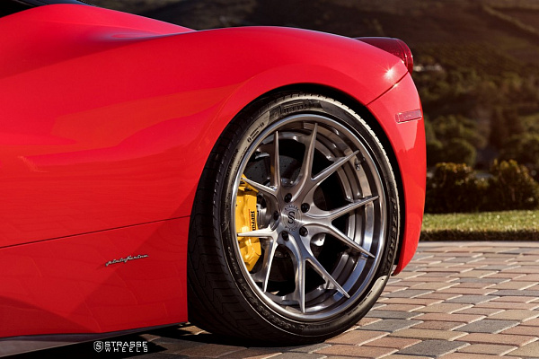 Фото дисков Strasse Wheels SM5R Deep Concave FS Глянцевый лак на Ferrari 458