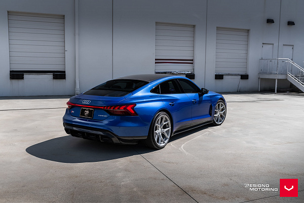 Фото дисков Vossen HF-5 Серебро на Audi E-tron GT