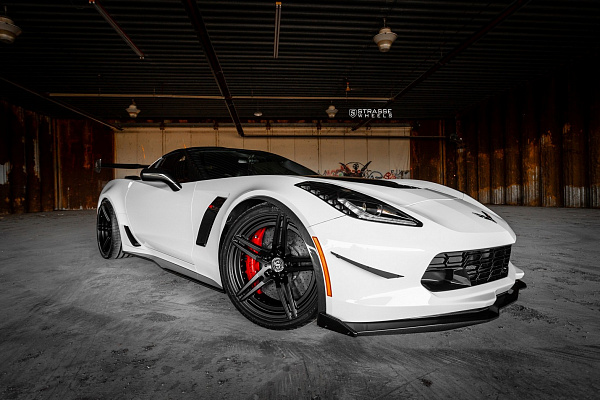 Фото дисков Strasse Wheels SP5R Deep Concave Duoblock Черный матовый на Chevrolet Corvette C7