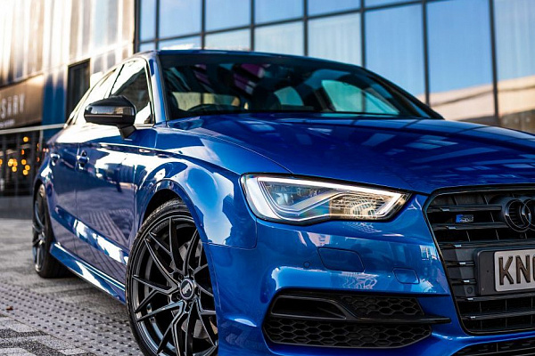 Фото дисков Bola FLR Глянцевый графит на Audi A/S/RS 3 (8V)
