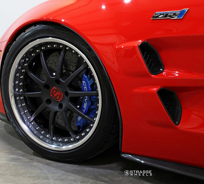 Фото дисков Strasse Wheels R10 Signature на Chevrolet Corvette C6