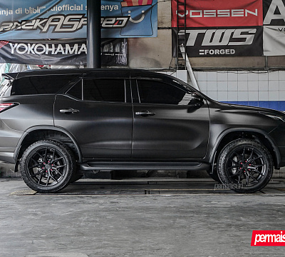 Фото дисков Vossen HF6-4 на Toyota Fortuner II