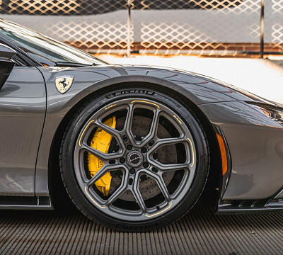 Фото дисков Brixton Forged CM5-RS на Ferrari SF90