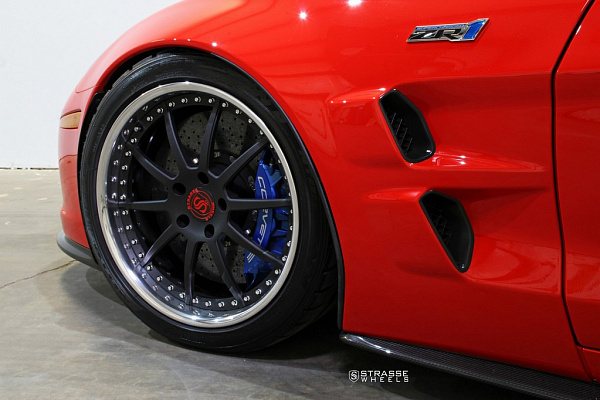 Фото дисков Strasse Wheels R10 Signature Черный сатин на Chevrolet Corvette C6
