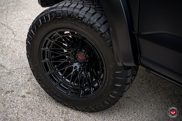 Фото дисков Vossen LCX-03 Черный глянец на GMC Sierra IV