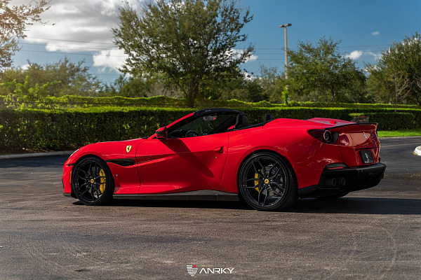 Фото дисков Anrky AN11 Черный глянец на Ferrari Portofino