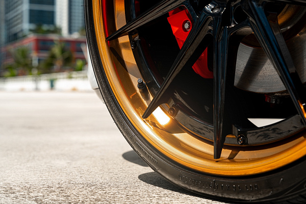 Фото дисков Strasse Wheels SV10 Deep Concave FS Черный глянец на Audi E-tron GT