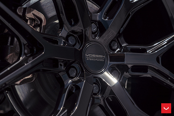 Фото дисков Vossen HF6-4 Черный глянец на Chevrolet Tahoe V
