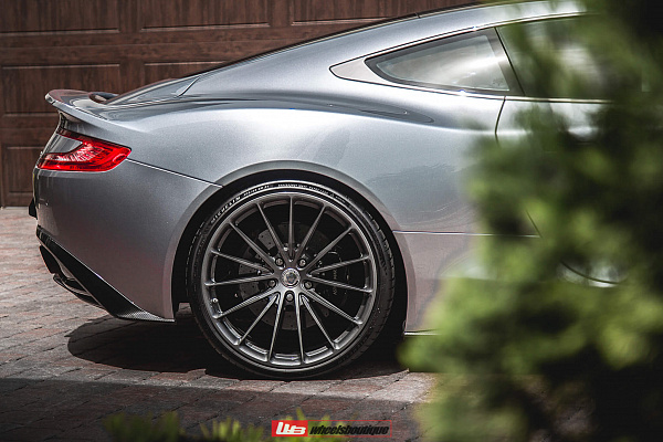 Фото дисков HRE P103 Глянцевый графит на Aston Martin Vanquish 2