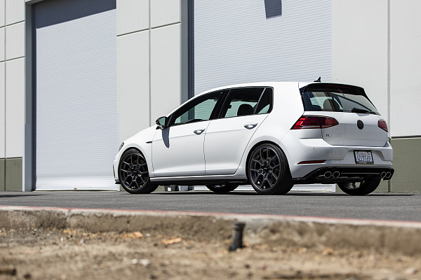 Фото дисков Rotiform ZMO Сатиновый темный лак на Volkswagen Golf VII