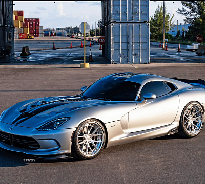 Фото дисков Strasse Wheels SM6R Deep Concave FS на Dodge Viper