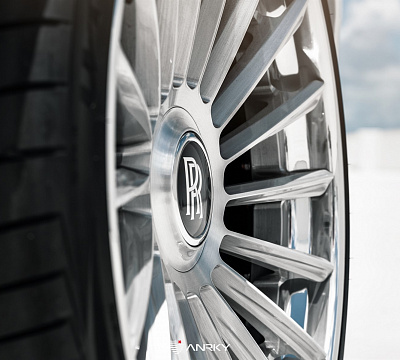 Фото дисков Anrky RF-382 на Rolls-Royce Cullinan