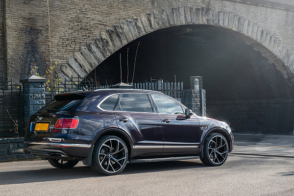 Фото дисков Kahn Type 54 Алмазная проточка на Bentley Bentayga