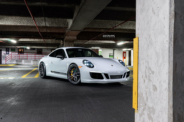 Фото дисков Strasse Wheels SV4 Deep Concave Monoblock Глянцевый графит на Porsche 911 VII