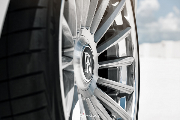 Фото дисков Anrky RF-382 Глянцевый лак на Rolls-Royce Cullinan