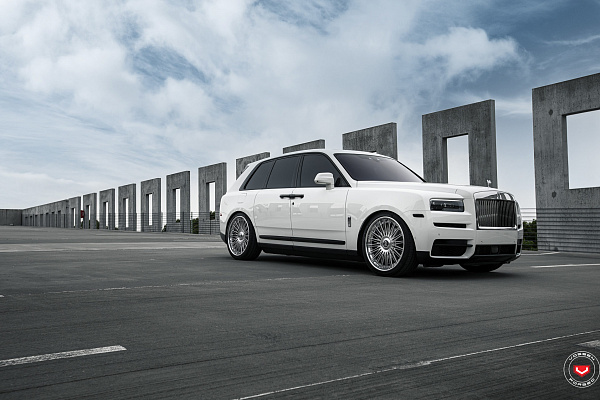 Фото дисков Vossen S17-14 (3-Piece) Глянцевый лак на Rolls-Royce Cullinan