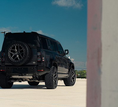 Фото дисков Vossen UV-X на Land Rover Defender II